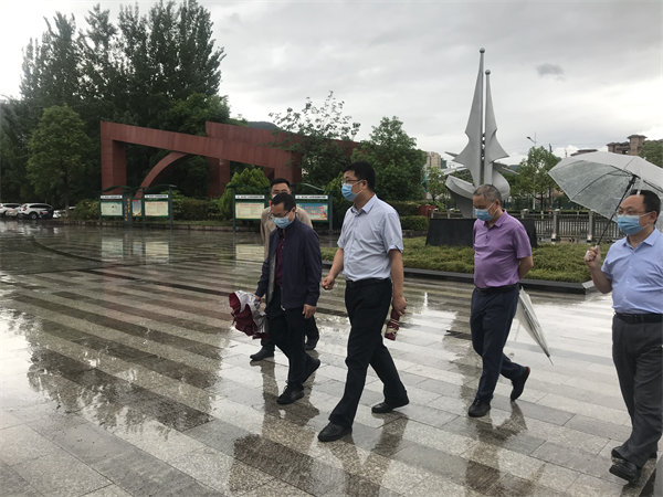 市教育局副局长谢正臣带队检查我校消防安全工作