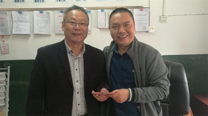 广元职高教学支部赴贫困村小开展捐助活动