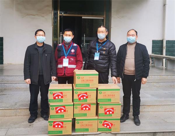 市疾控中心向学校捐赠一批防疫物资