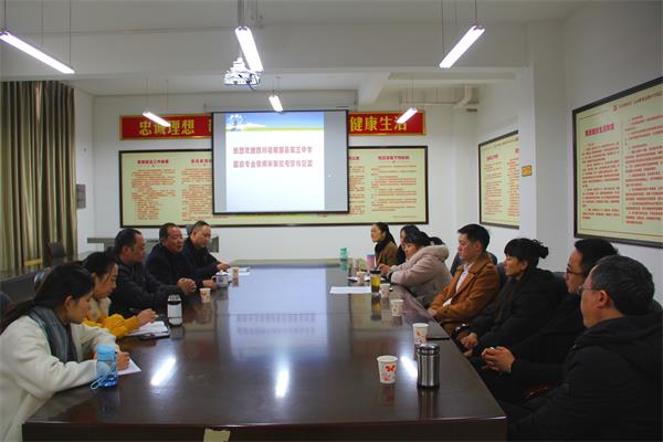相互交流学习 共谋创新发展——南部三中服装专业教师来我校考察交流