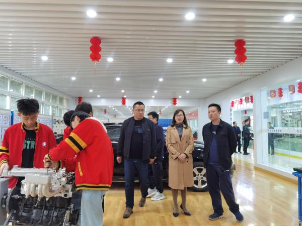 四川水利水电技师学院到我校考察交流