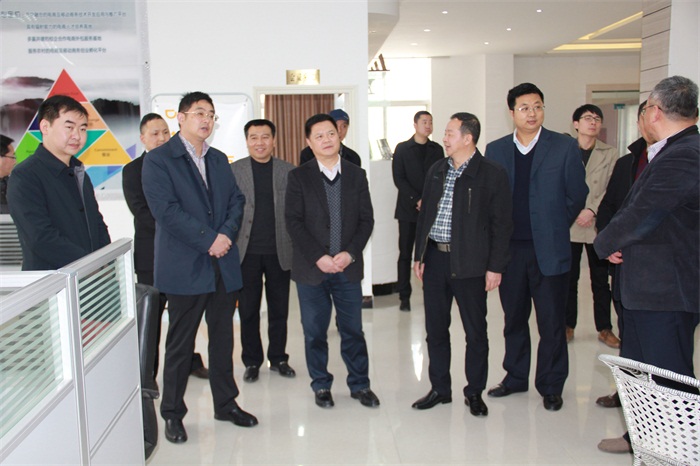 许东明一行调研广元职高技能大师工作室