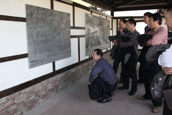 红军画卷.jpg
