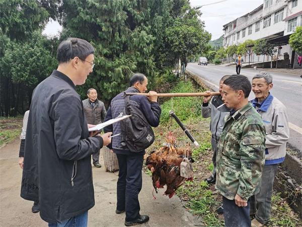 广元职高“以购代扶”助力脱贫攻坚