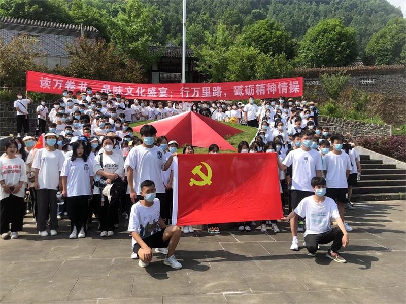 党旗飘扬,助力广元职高研学实践教育活动
