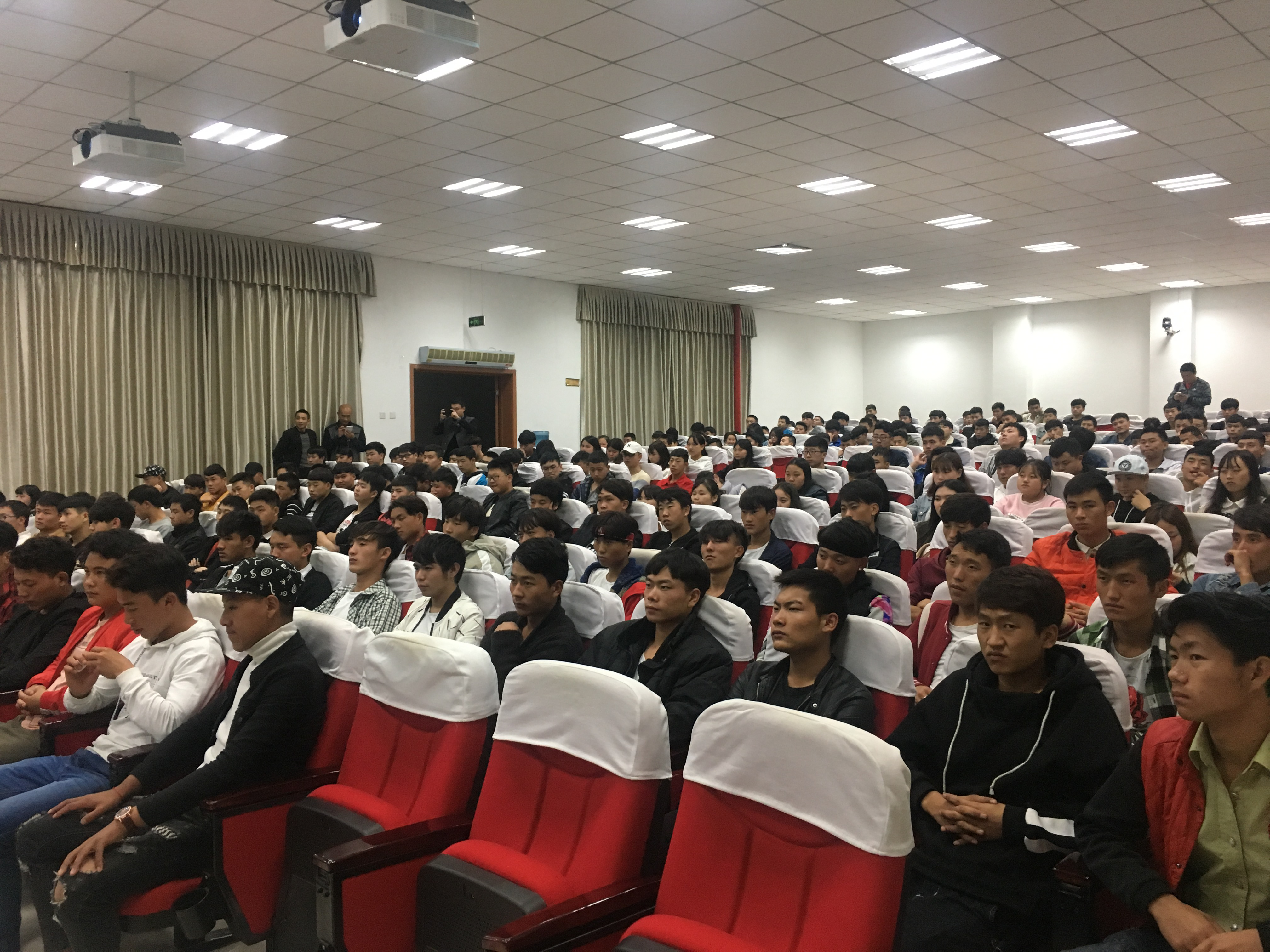 学校招生就业科切实加强学生顶岗实习培训
