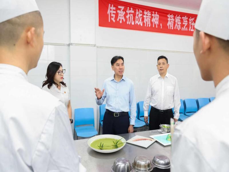 张骏调研广元市职业高级中学校